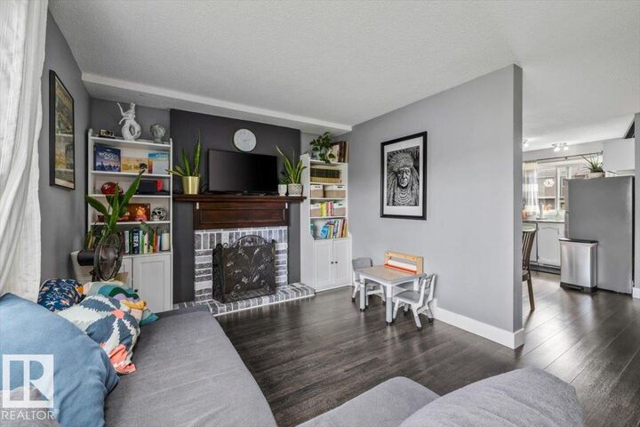 Property Photo:  1040 Lakewood Rd N NW NW  AB T6K 3T7 