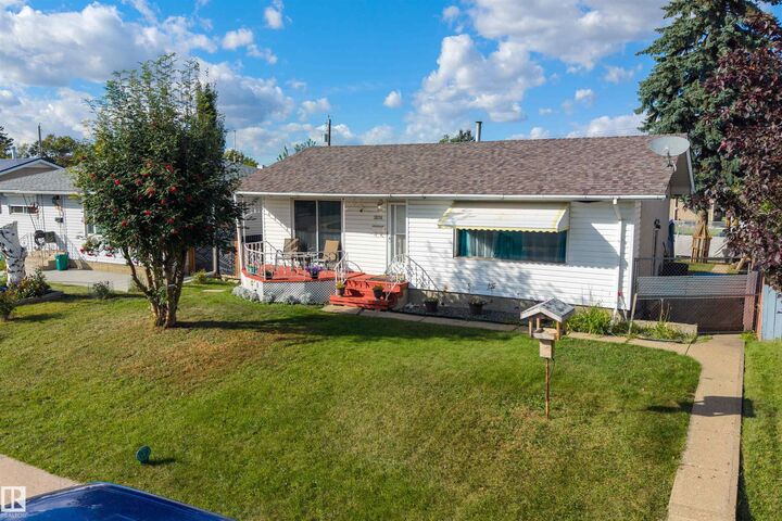 Property Photo:  3526 122 Avenue NW  AB T5W 1P8 