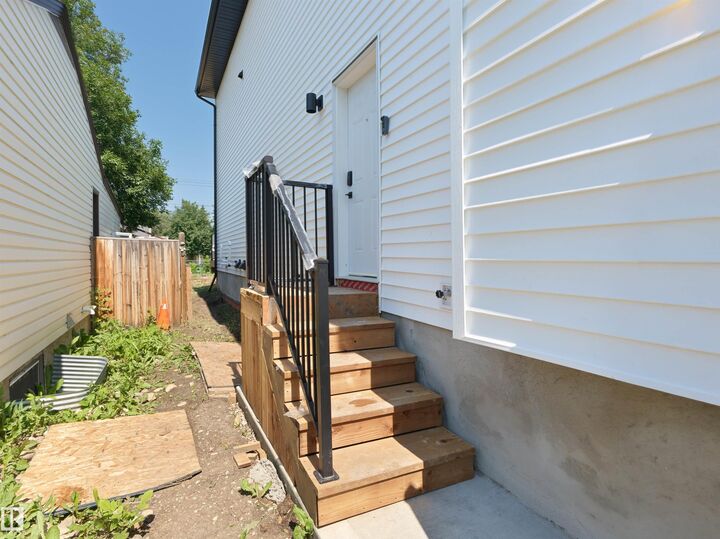 Property Photo:  8136 77 Avenue NW  AB T6C 0L2 