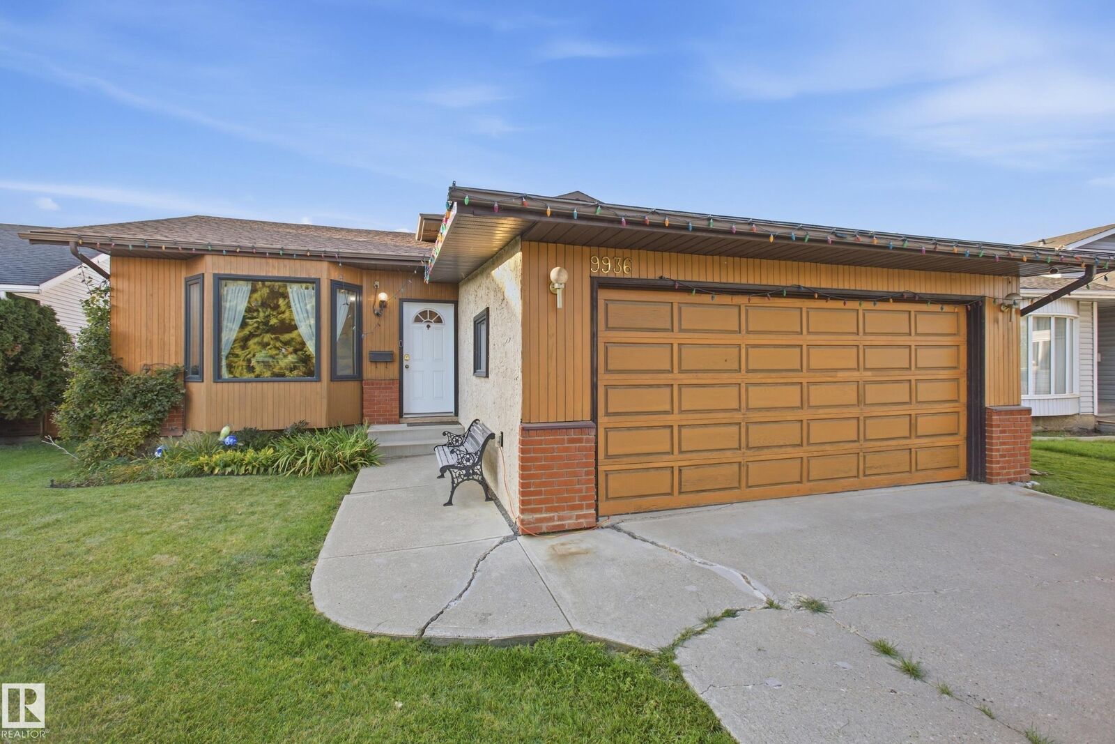 Property Photo:  9936 190 Street NW  AB T5T 3X3 