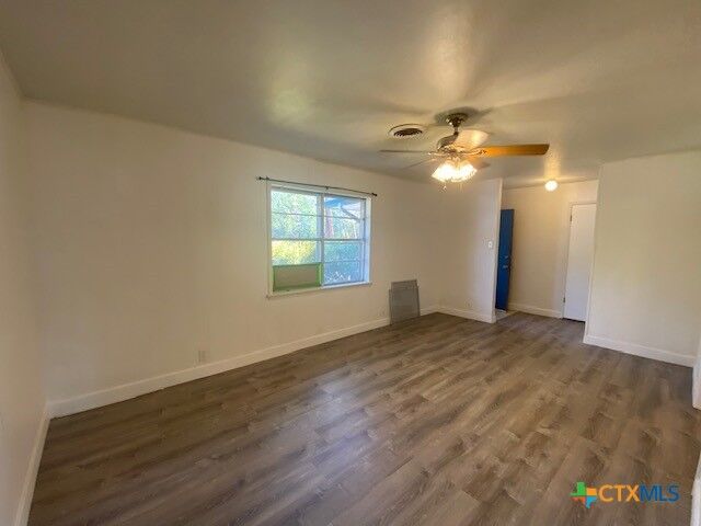 Property Photo:  203 E 14th Avenue  TX 76513 