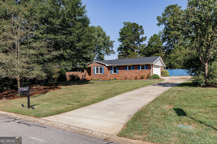 Property Photo: 525 Cedar Creek Drive GA 30605