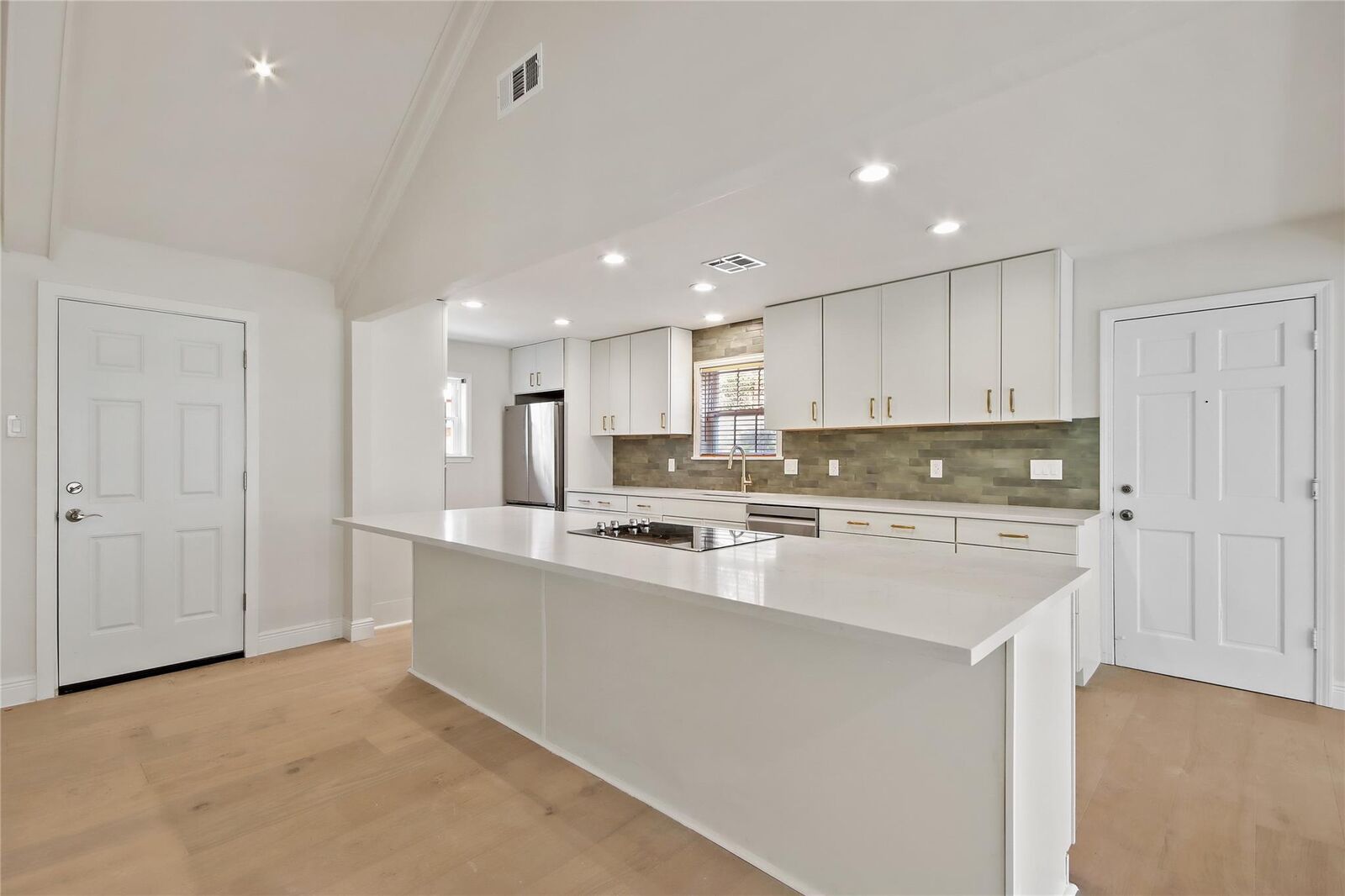 Property Photo:  2126 Potomac Drive  TX 77057 