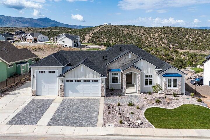Property Photo: 2411 W Portal Hill Rd UT 84720