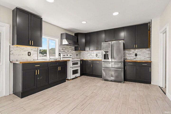 Property Photo: 3902 W Western Avenue IN 46619-2849