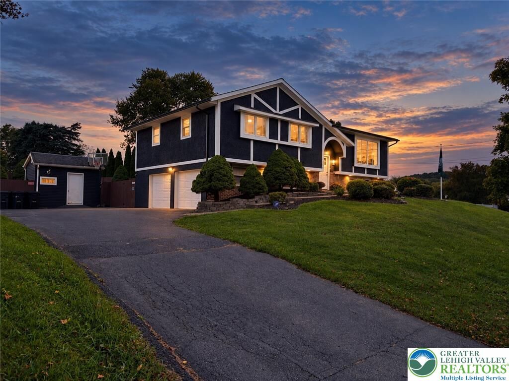 Property Photo:  2930 Oakland Road  PA 18017 