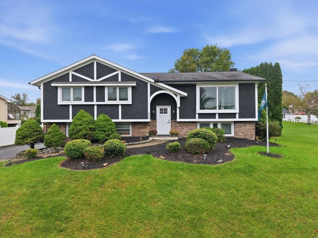 Property Photo:  2930 Oakland Road  PA 18017 
