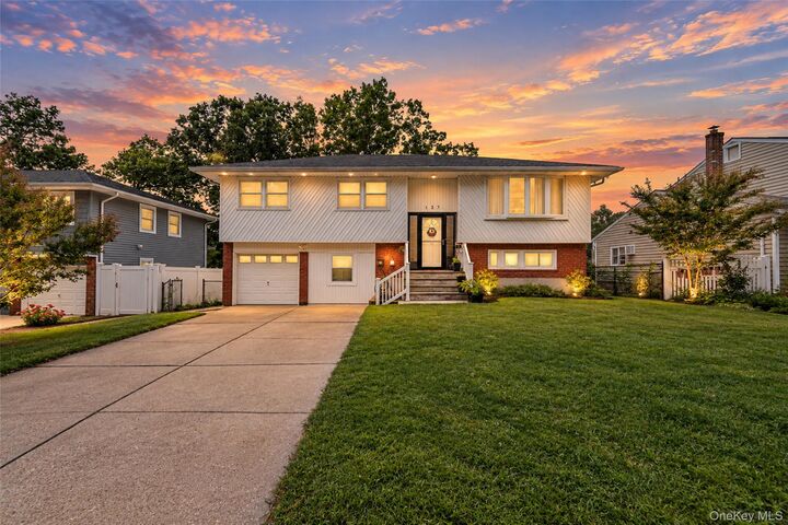 Property Photo:  127 Iceland Drive  NY 11746 