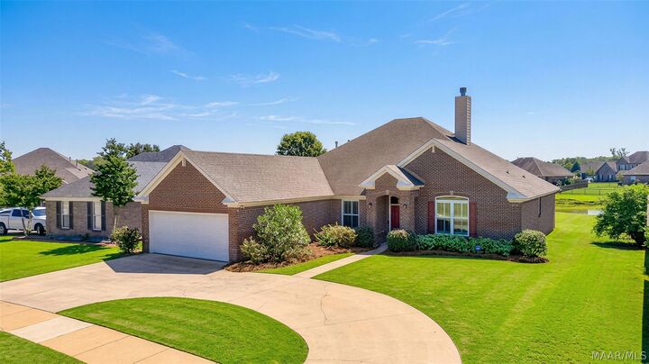 Property Photo: 8914 Alderwood Way AL 36117