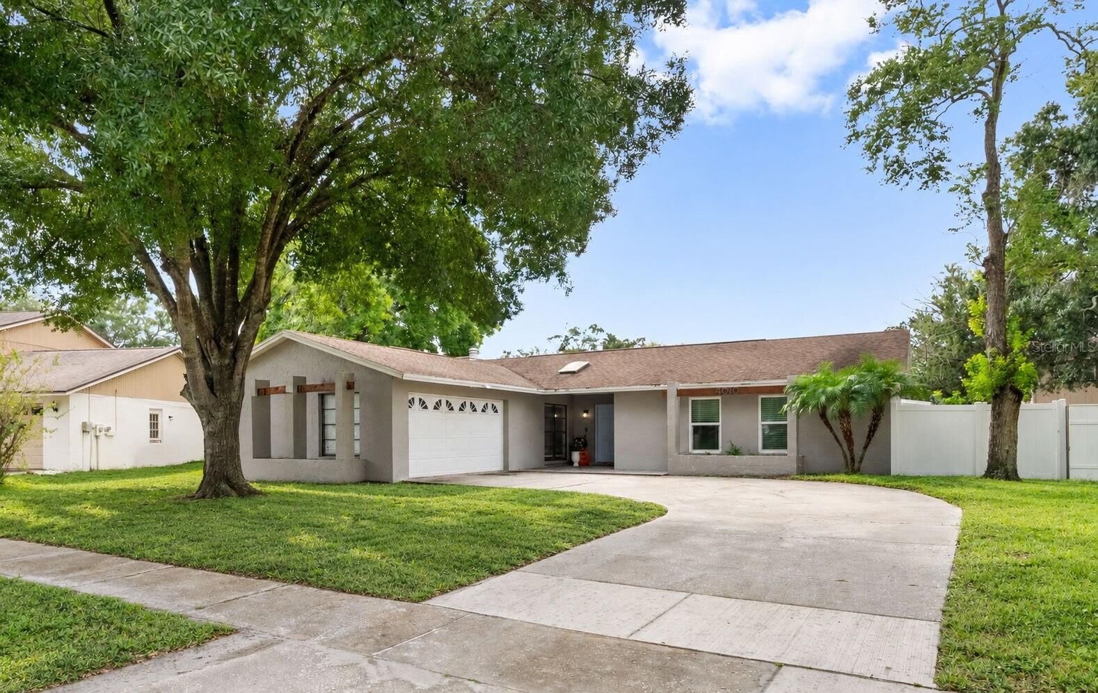 Property Photo: 4010 Braesgate Lane FL 33624