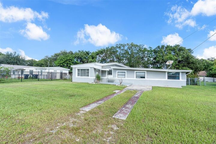 Property Photo: 11513 Churchill Street FL 32817