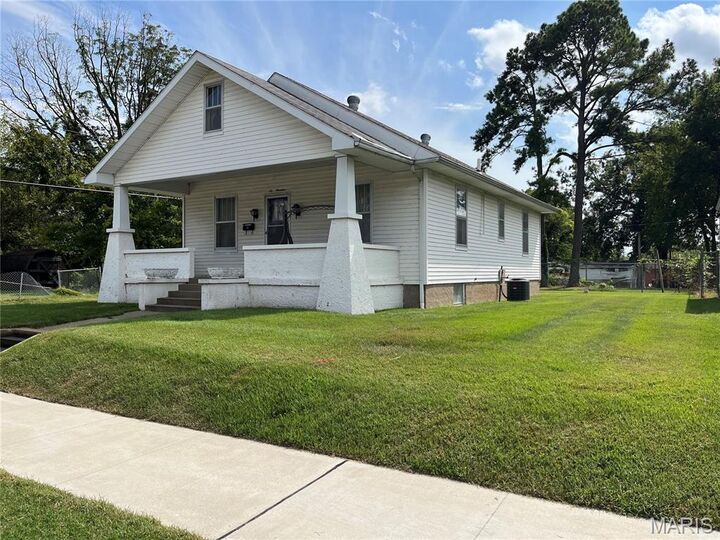 Property Photo: 617 &Amp 619 Jefferson Avenue MO 63703
