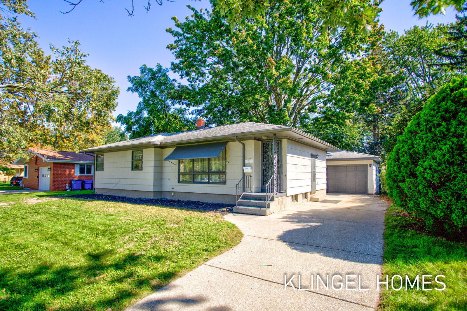Property Photo: 902 S Despelder Street MI 49417