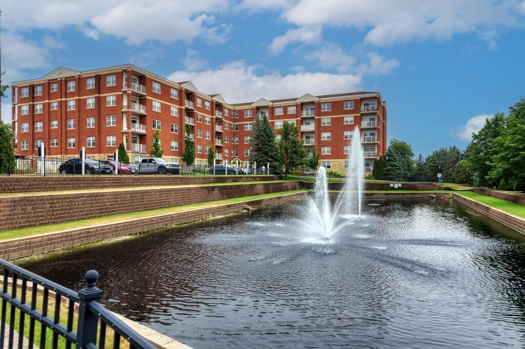 Property Photo: 1 Itasca Place 211 IL 60143