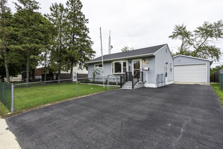 Property Photo:  2205 Mohican Road  IL 60087 