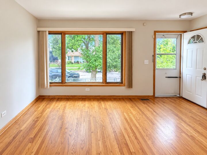 Property Photo: 5203 W Carmen Avenue IL 60630