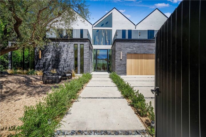 Property Photo: 15457 Valley Vista Boulevard CA 91403
