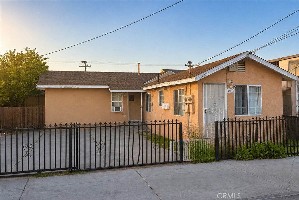 Property Photo: 2031 E Spaulding Way CA 90804