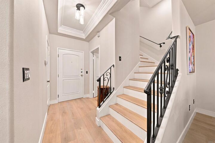 Property Photo:  14819 Magnolia Boulevard 7  CA 91403 