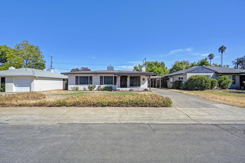 Property Photo: 5109 Argo Way CA 95820