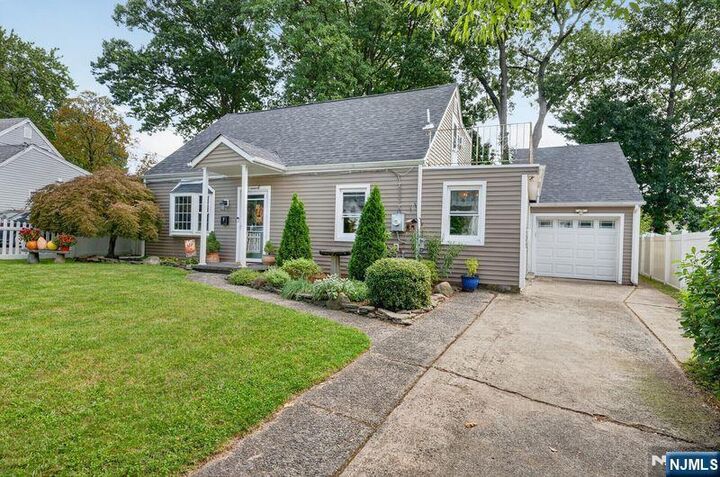 Property Photo:  7 Henry Avenue  NJ 07506 