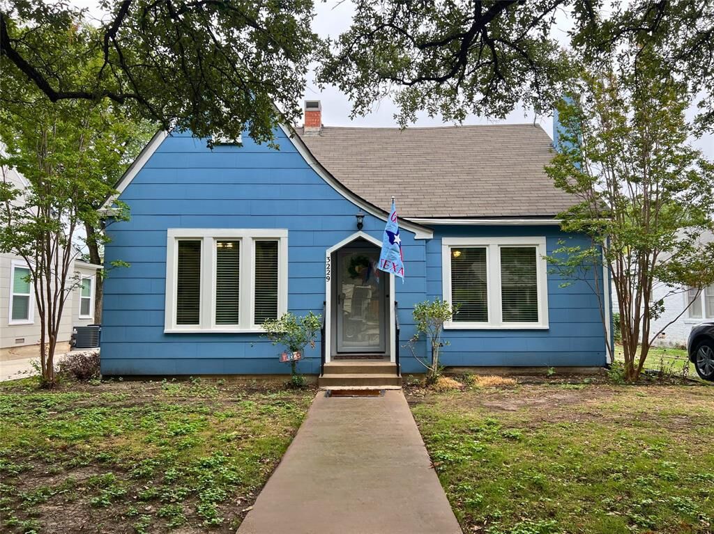 Property Photo:  3229 Waits Avenue  TX 76109 
