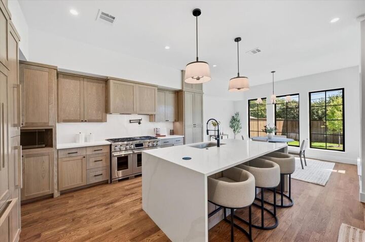 Property Photo: 4320 Concho Street TX 75206