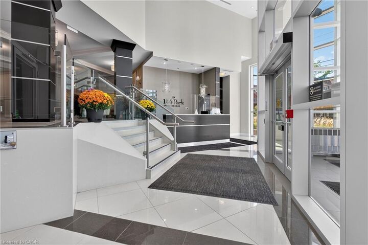 Property Photo:  144 Park Street 1807  ON N2L 0B6 