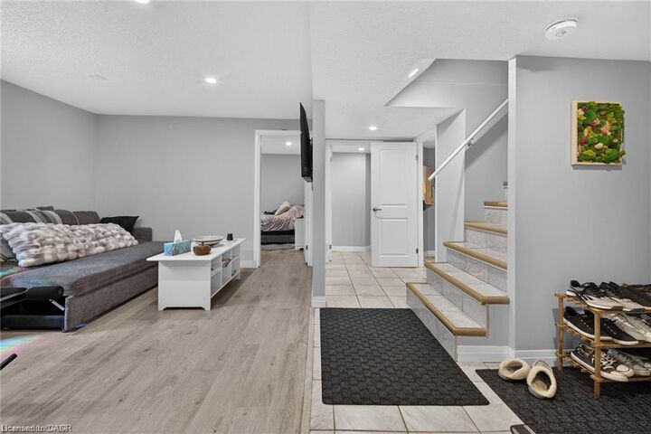 Property Photo:  33 Ruskview Road Lower  ON N2M 4S1 