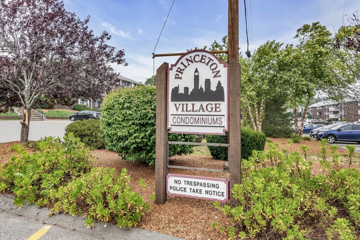 Property Photo:  262 E Haverhill St 2  MA 01841 