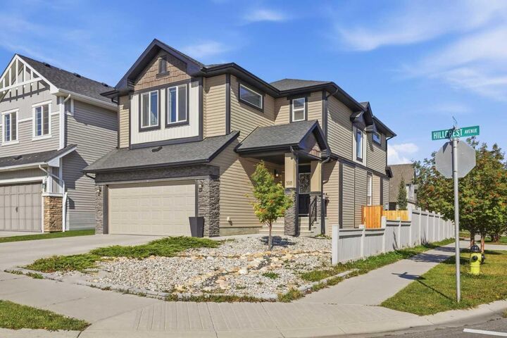 Property Photo:  108 Hillcrest Avenue SW  AB T4B 4C8 