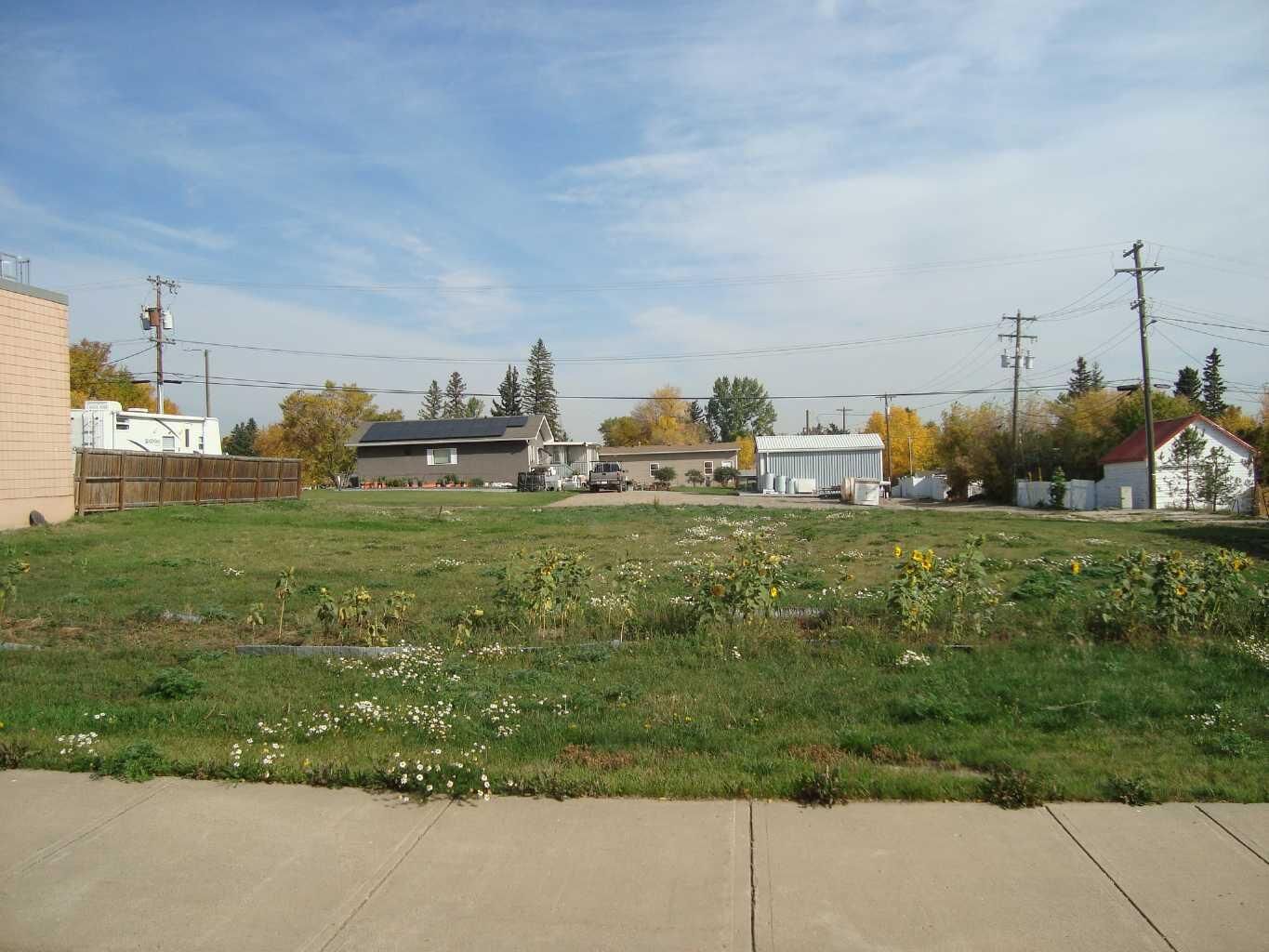 Property Photo:  218 Main Street  AB T0M 2C0 