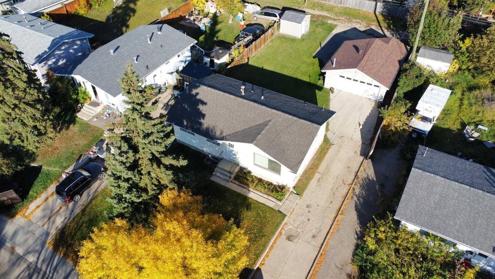 Property Photo:  11211 96A Street  AB T8V 2B1 