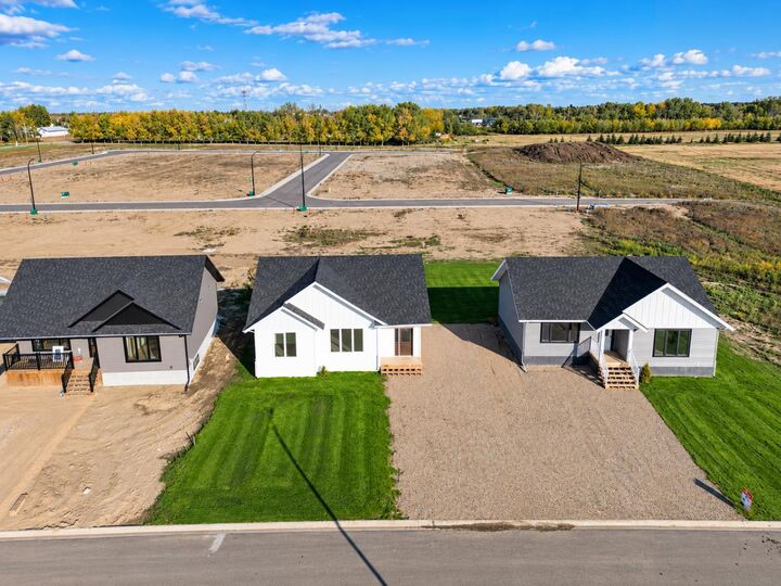 Property Photo:  9105 109 Street  AB T0H 2H0 