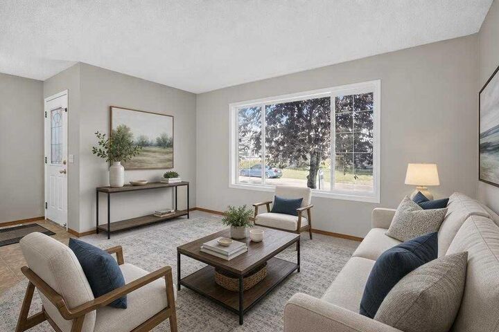 Property Photo: 184 Everridge Way SW AB T2Y 4S9
