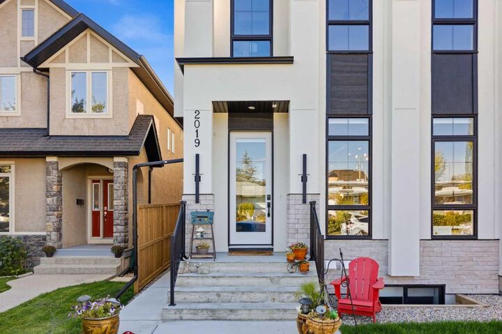 Photo de la propriété: 2019 21 Avenue NW AB T2M 1M9