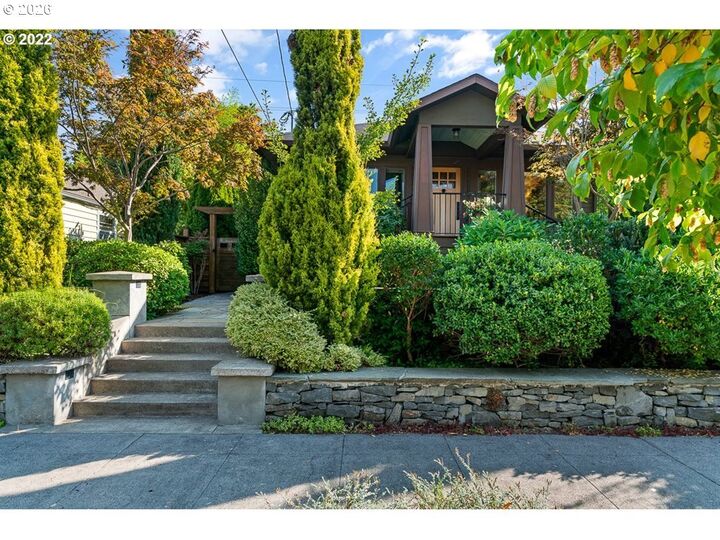 Property Photo: 7128 N Curtis Ave OR 97217