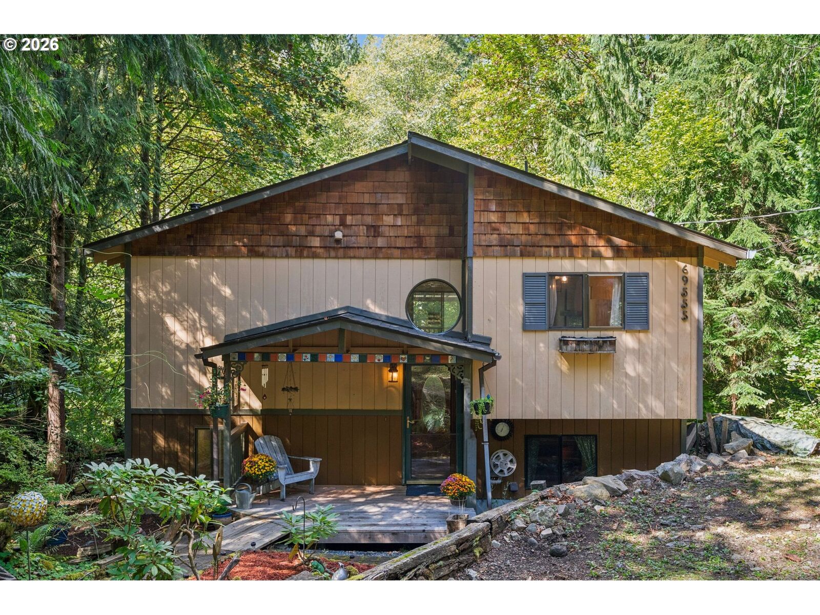 Property Photo: 69555 E Fairway Ave OR 97067