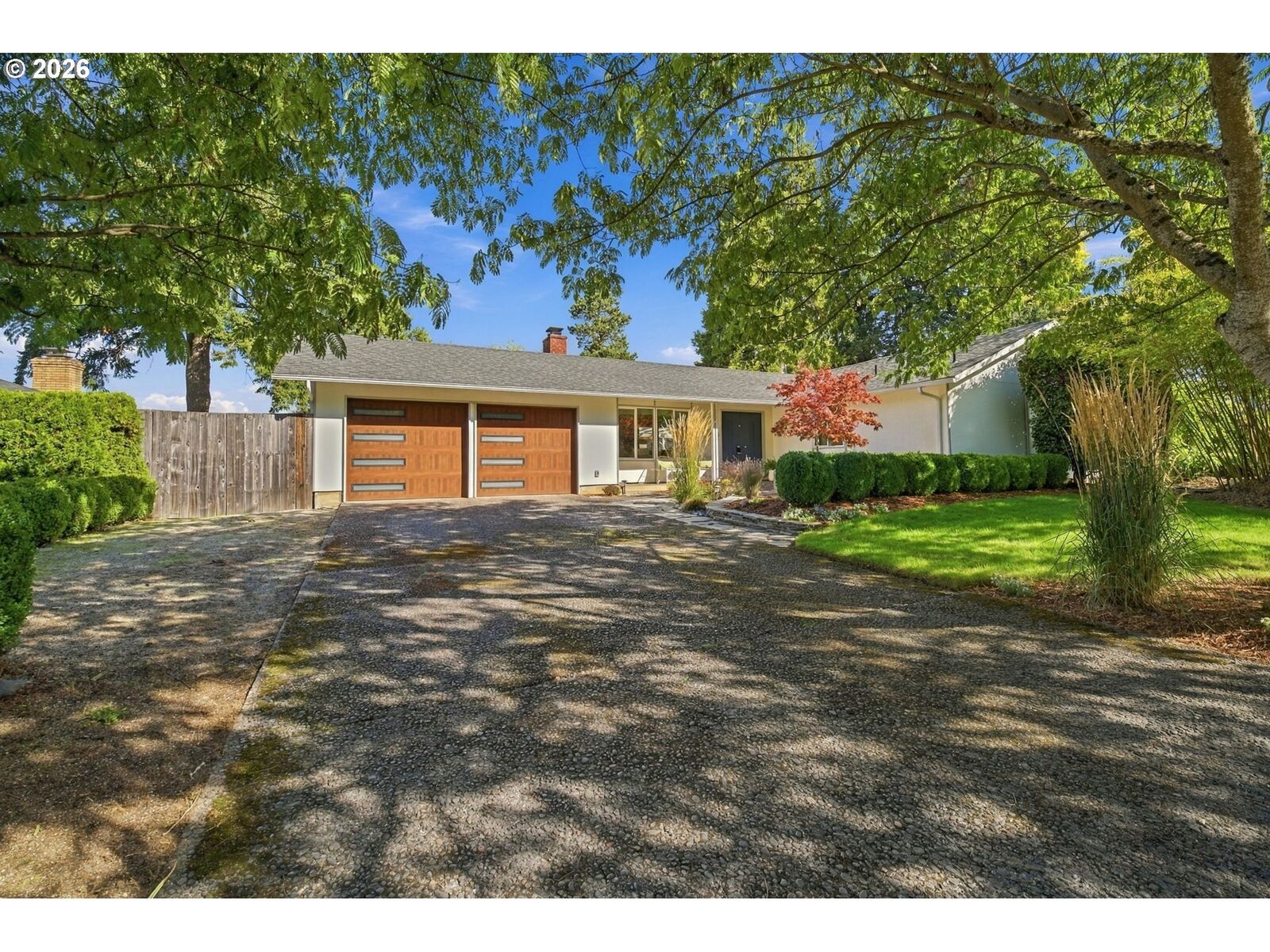 Property Photo: 3465 Strathmore Pl OR 97405
