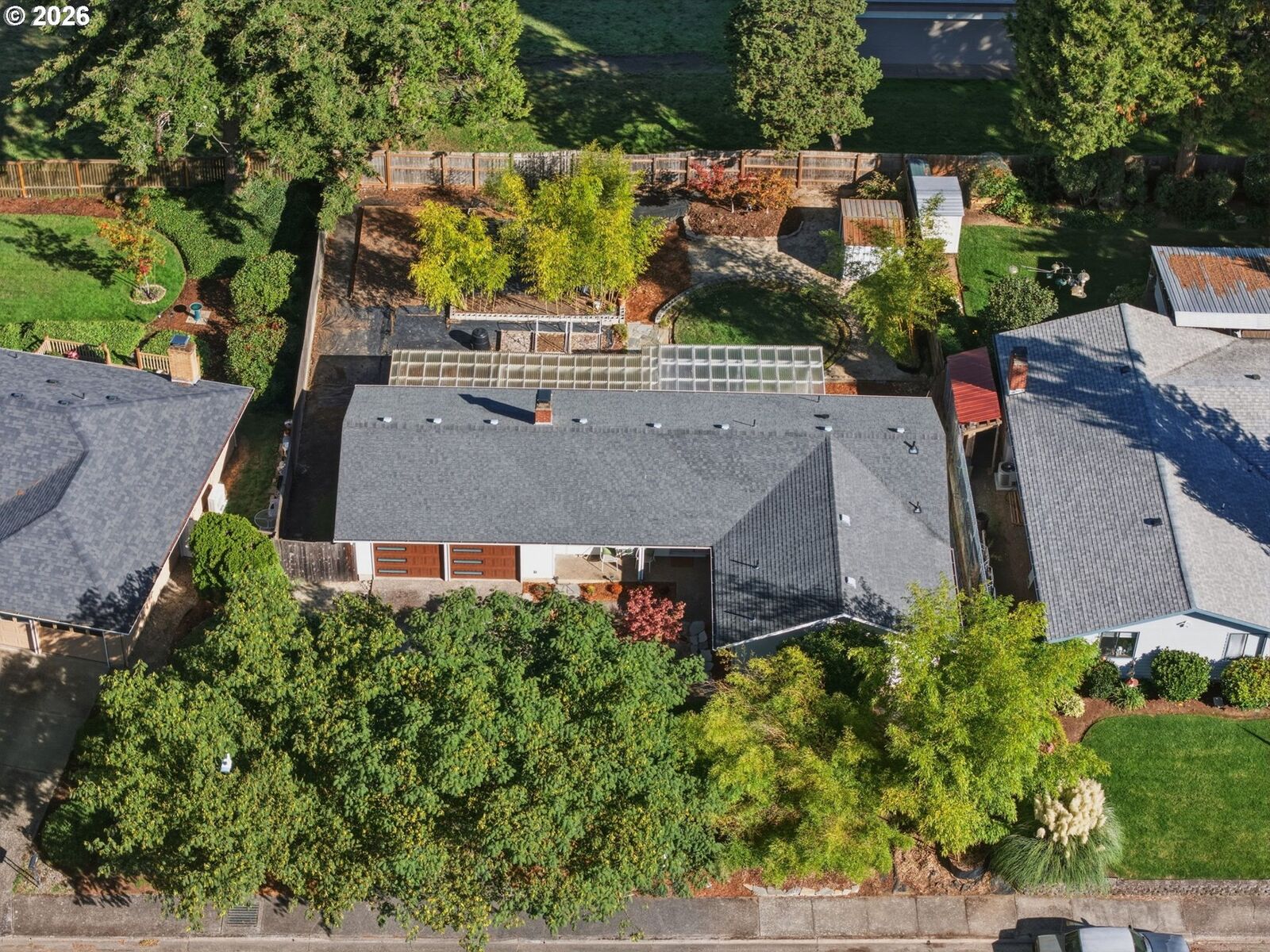 Property Photo: 3465 Strathmore Pl OR 97405