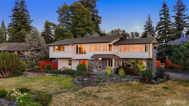 Property Photo: 1700 E Lopez Court WA 98229