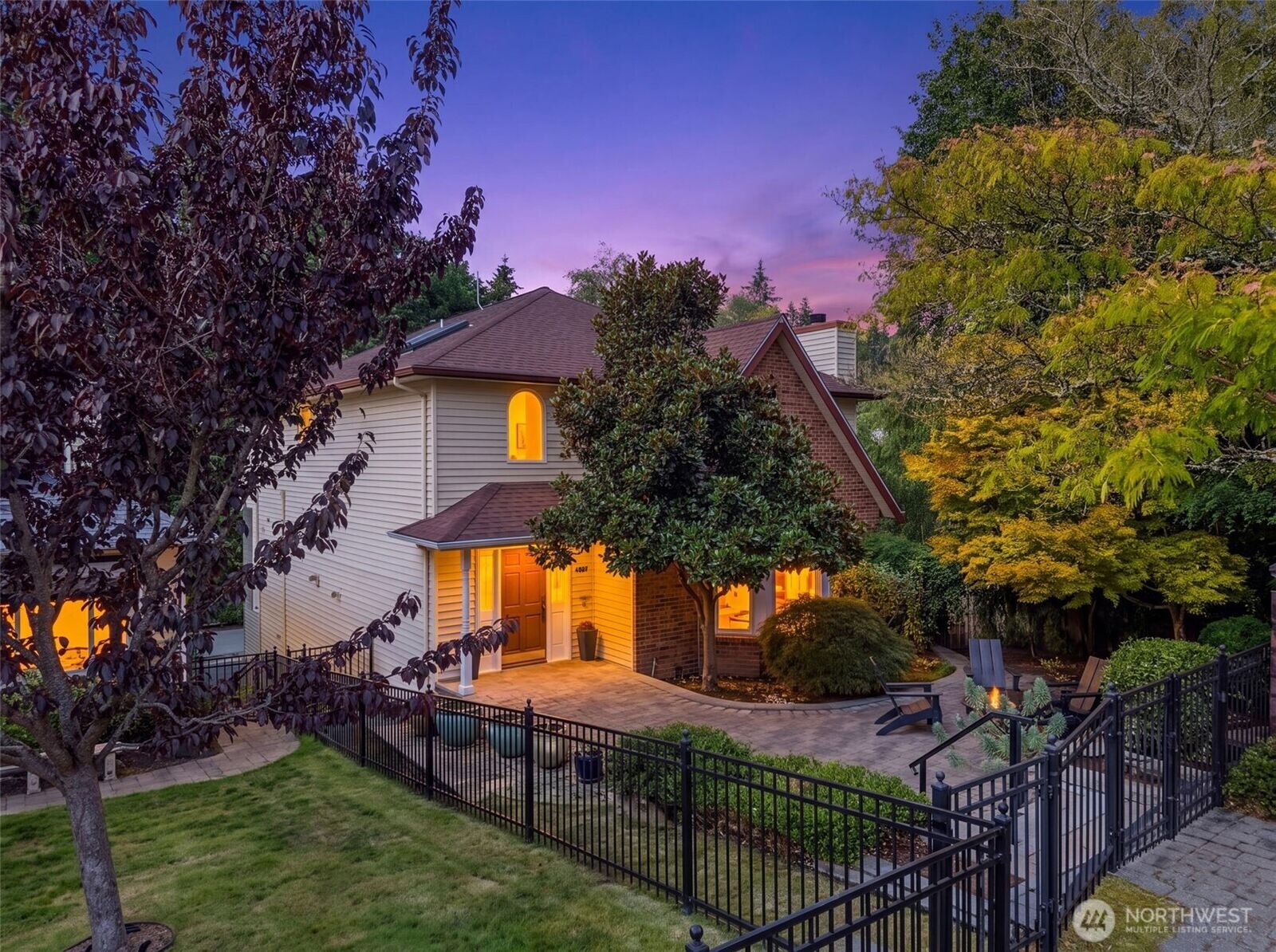 Property Photo: 4027 35th Avenue W WA 98199