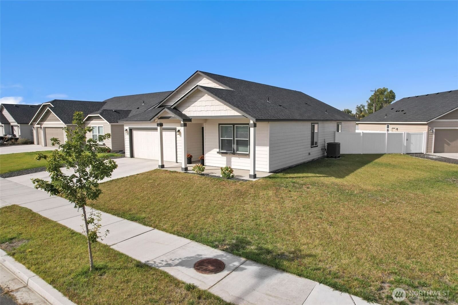 Property Photo:  4212 W Bufflehead Blvd  WA 98837 