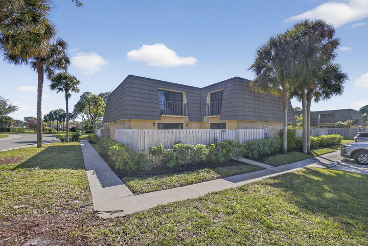 Property Photo:  1101 11th Way  FL 33407 