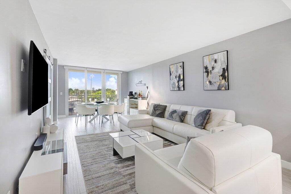 Property Photo: 155 Isle Of Venice Drive 501 FL 33301