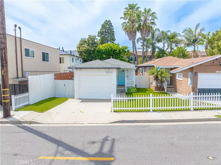 Property Photo:  1809 Phelan Lane  CA 90278 