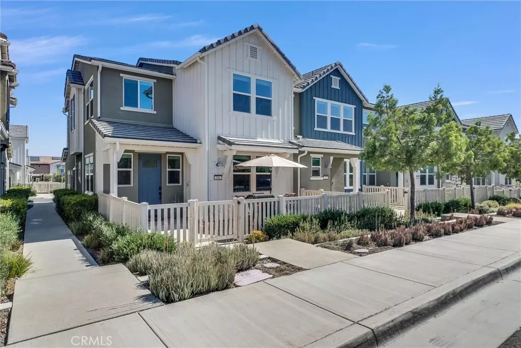 Property Photo: 3948 Lavine Way 101 CA 92883