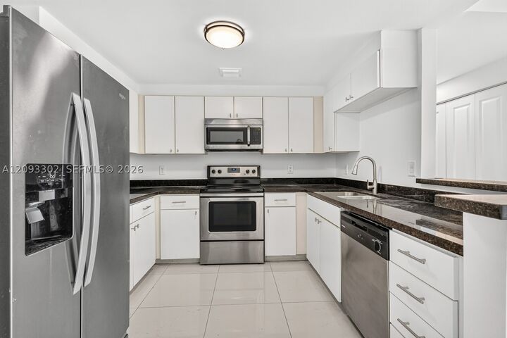 Property Photo:  1250 S Miami Ave 1806  FL 33130 