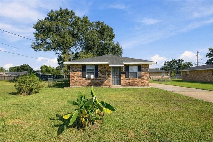 Property Photo:  2347 Hagan Street  LA 70601 