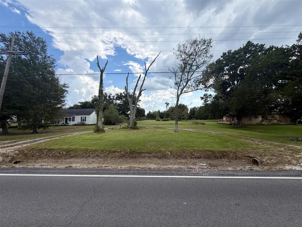 Property Photo: 1193 W Tank Farm Road W LA 70605